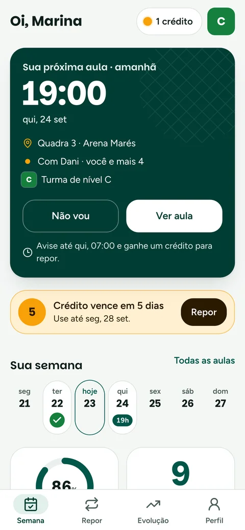 Tela do CourtUp no celular: a próxima aula do aluno, o crédito para repor e a semana dele.
