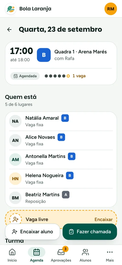 Tela do CourtUp: a aula das 19h com os alunos da turma e os lugares ocupados.